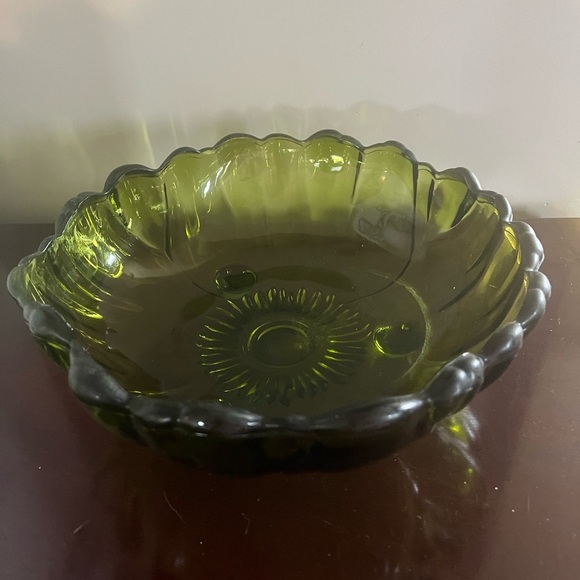 Indiana Glass vintage starburst fruit bowl avocado green - Picture 1 of 4